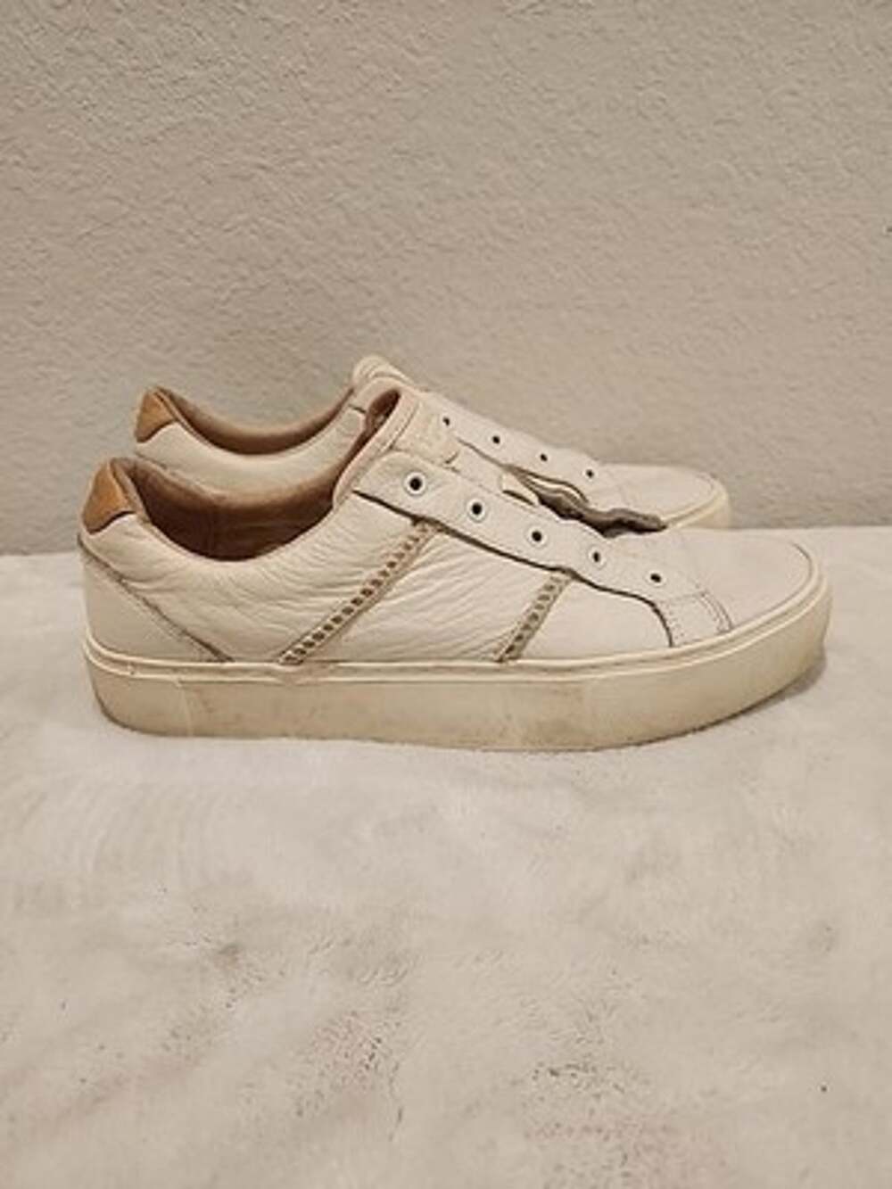 UGG Denele Women's 8.5 PLatform Sneakers Shoes Leather White